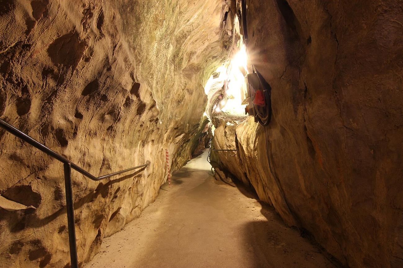 Abstieg in die Unterwelt: Mythen und Legenden der Sturmannshöhle