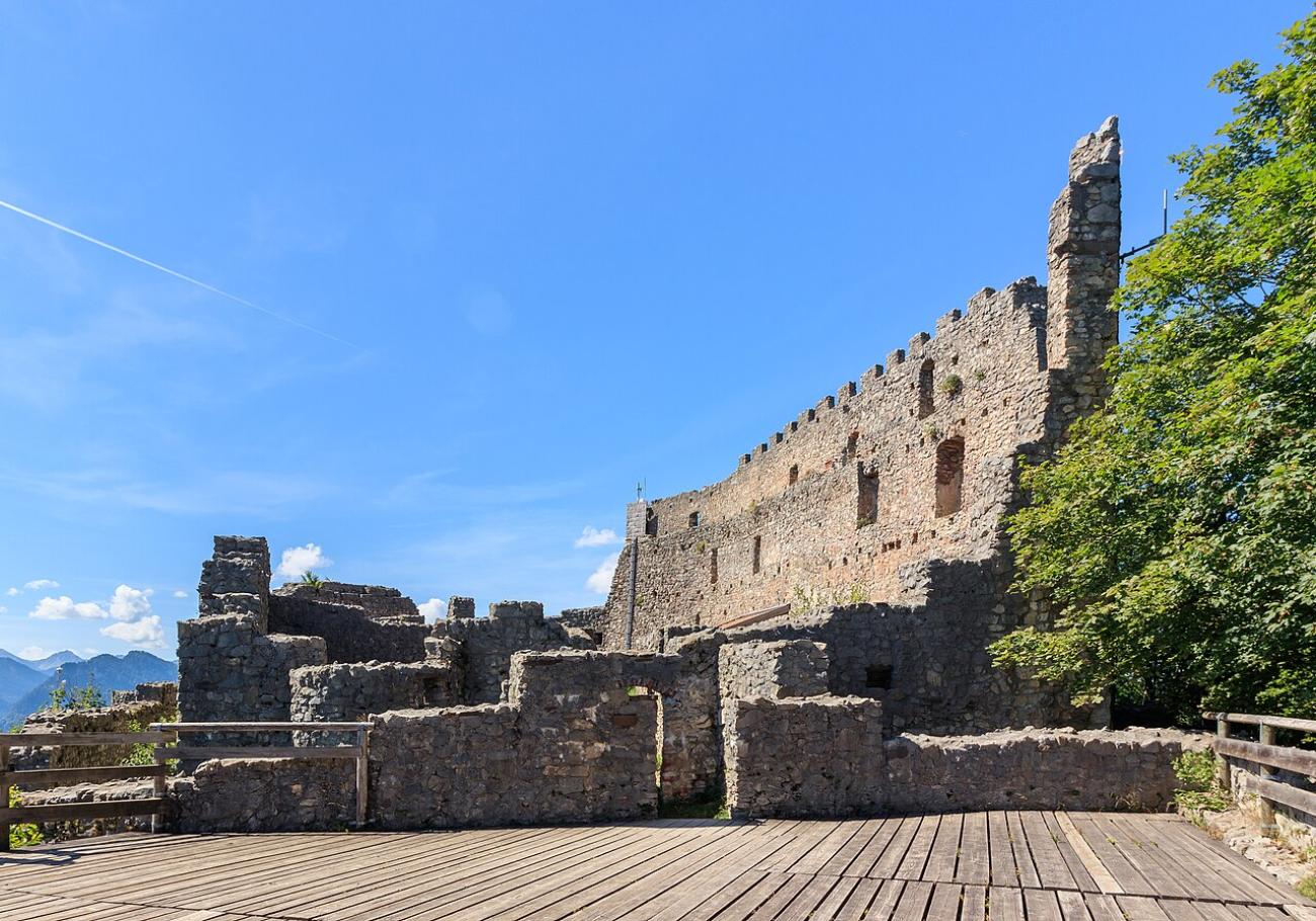 Ruinen-Romantik pur: Die Zwillingsburgen Eisenberg und Hohenfreyberg