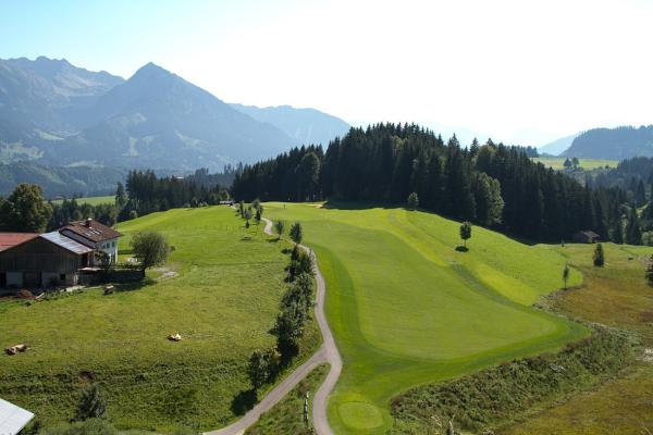 Golfen mit Bergpanorama: Die landschaftlich spektakulärsten Golfplätze im Allgäu