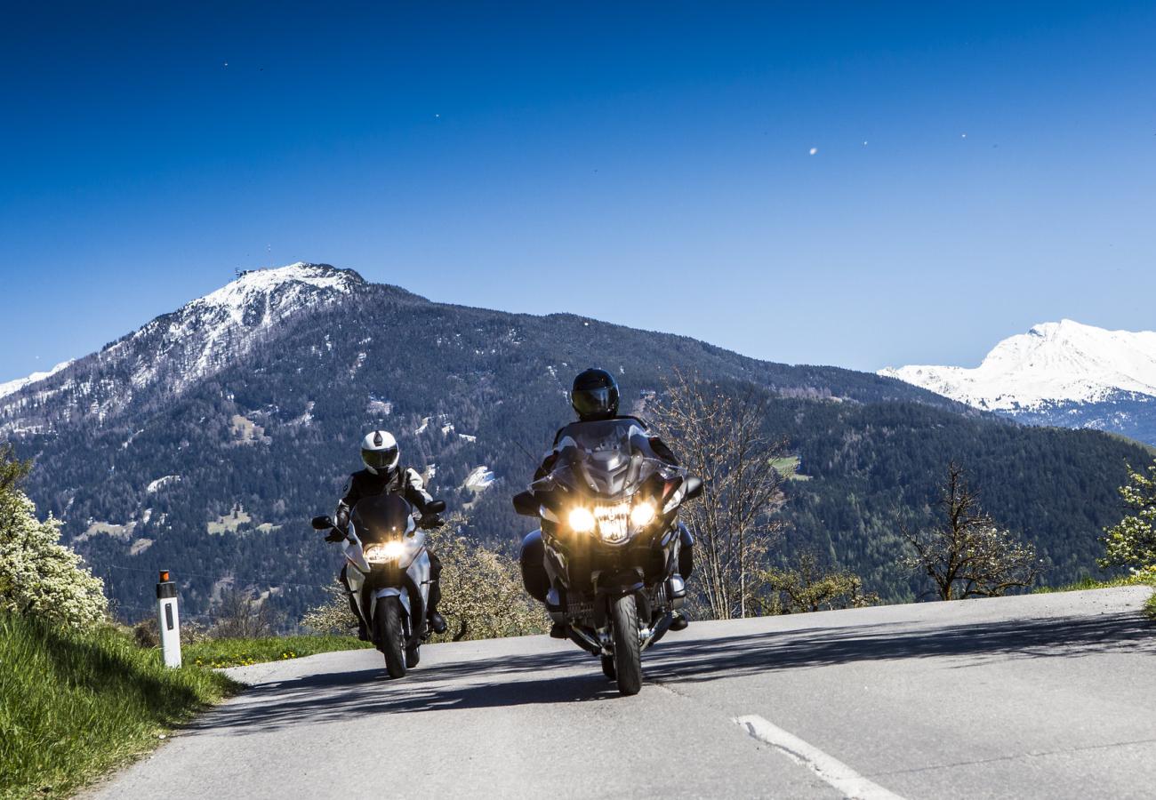 Motorradfreundliche Hotels rund um den Riedbergpass und Jochpass